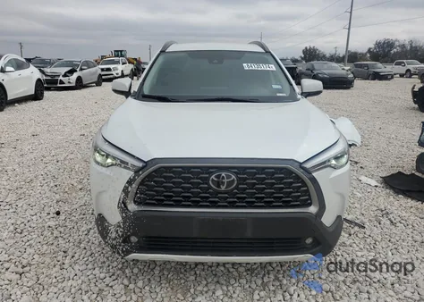 2022 Toyota Corolla Cross Xle z USA, uszkodzony, nr VIN 7MUEAAAG9NV036235